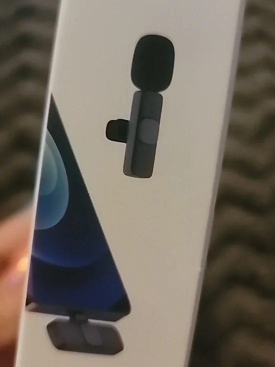 Wireless Lavalier Microphones (Two In Box)for iPhone Smartphones - Black - Picture 8 of 16